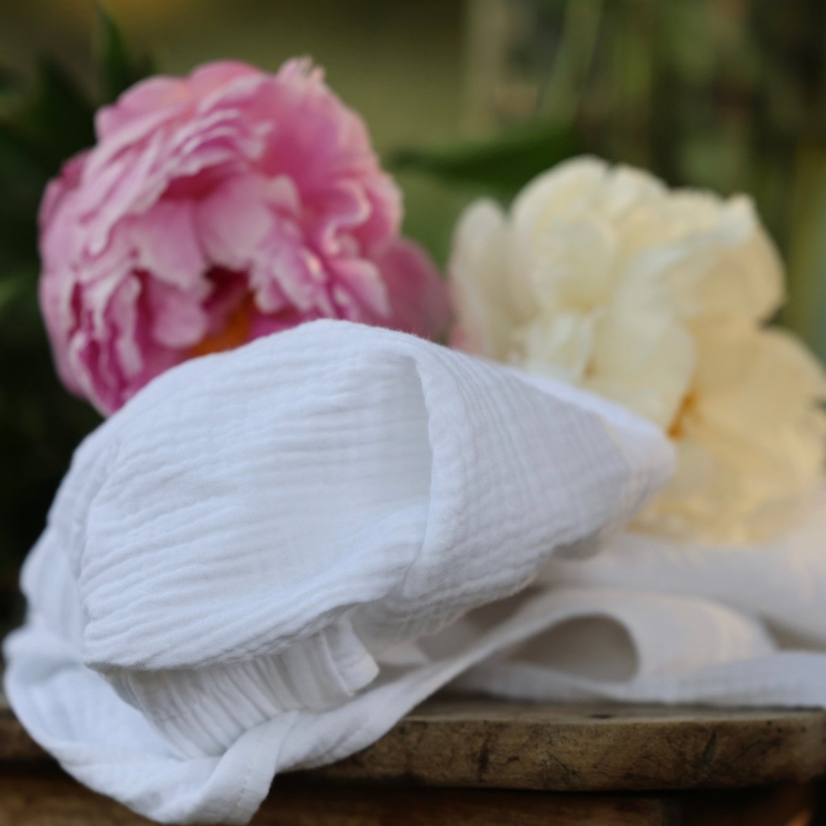 Double gaze de coton blanche, portée en blouse