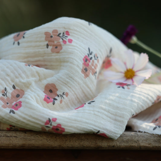 Coupon de double gaze gaufrée imprimée Fleurs Poudrées, 100 % coton