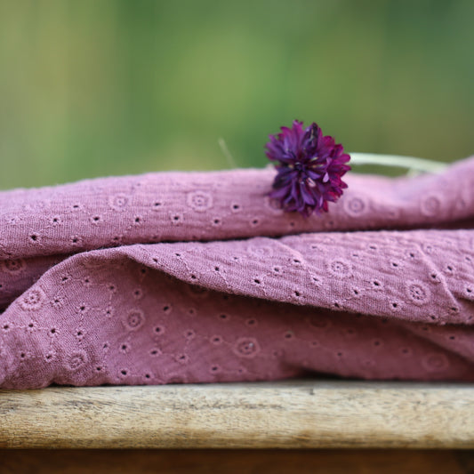 Coupon de double gaze gaufrée brodée bois de rose, 100 % coton