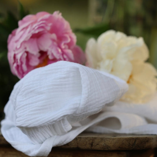 Double gaze de coton blanche, portée en blouse